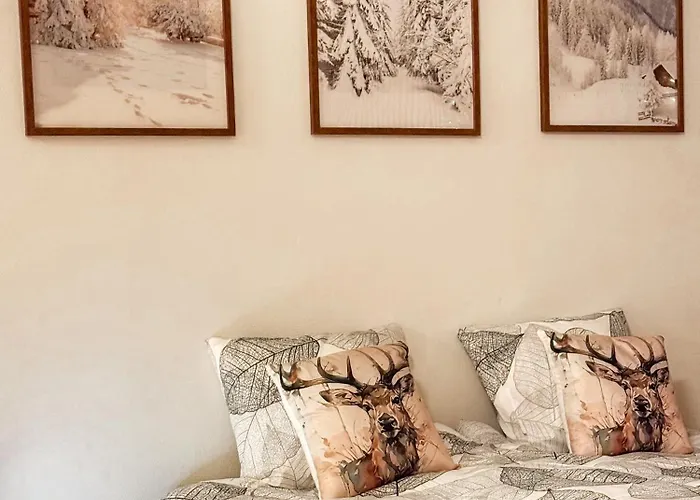 Warm Wooden In רובניימי